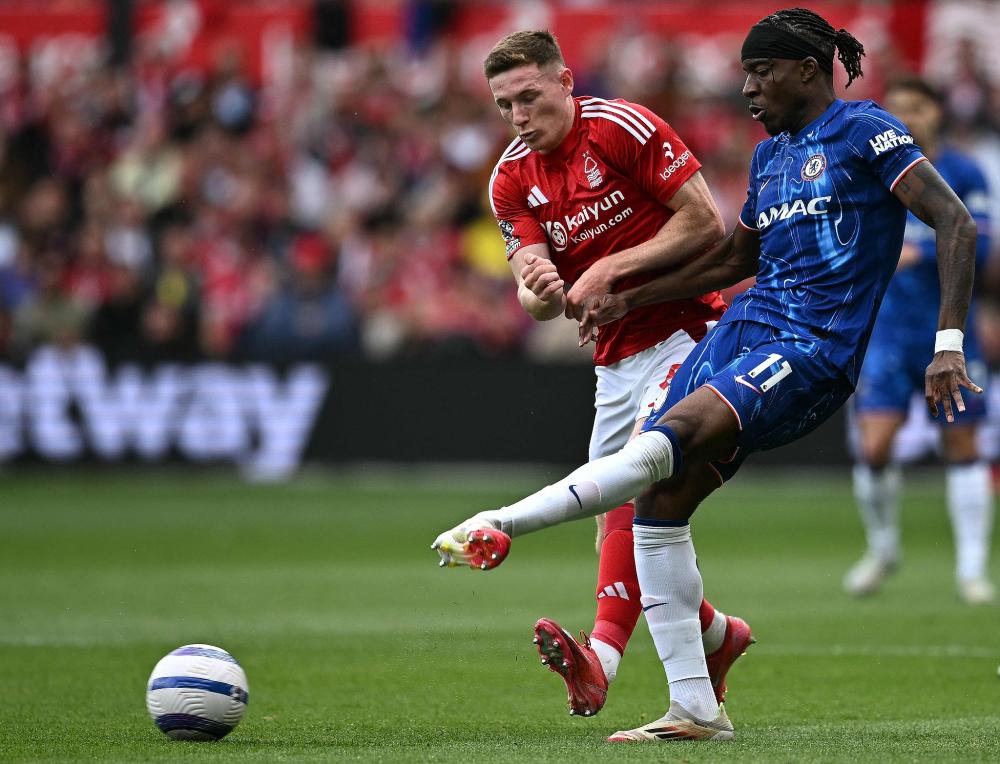 詹姆斯关键三分绝杀比赛